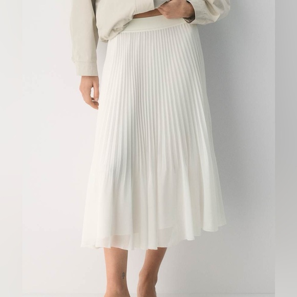 NWOT Aritzia Twirl Pleated Skirt in Light Birch Size XS $150